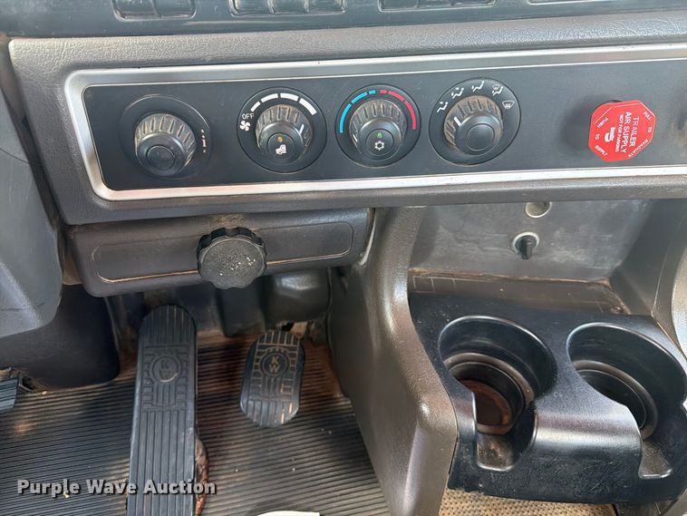 image for item DU3126 2012 Kenworth W900 truck cab and chassis