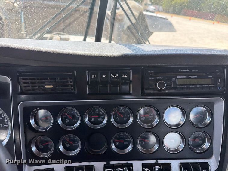 image for item DU3126 2012 Kenworth W900 truck cab and chassis