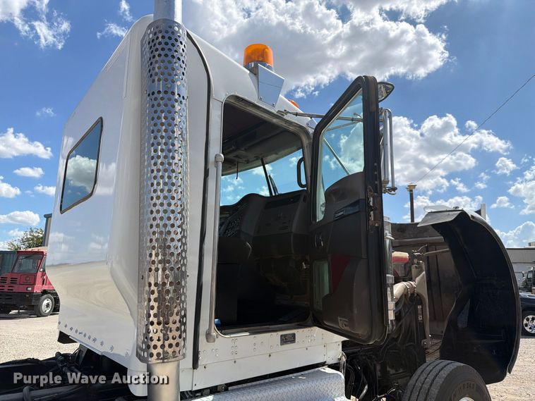 image for item DU3126 2012 Kenworth W900 truck cab and chassis