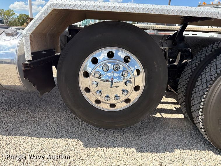 image for item DU3126 2012 Kenworth W900 truck cab and chassis