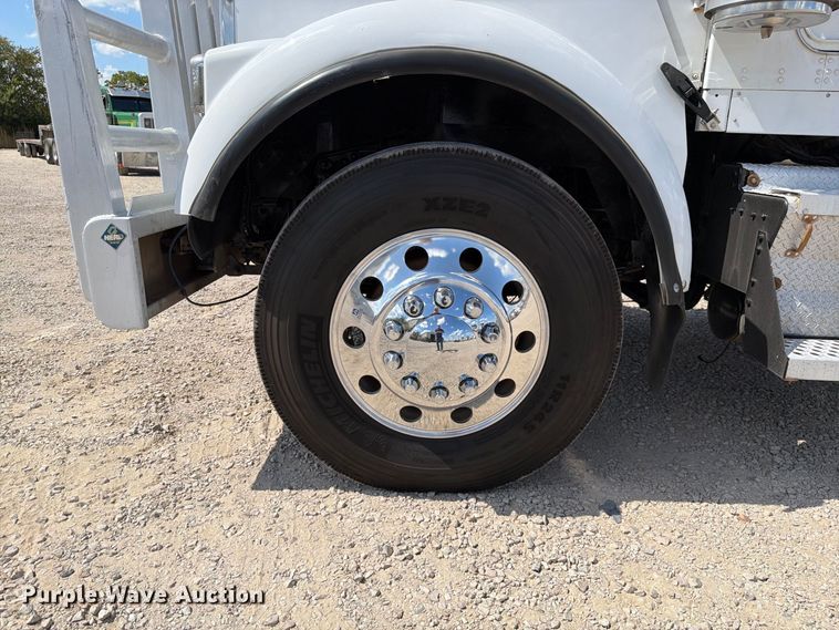 image for item DU3126 2012 Kenworth W900 truck cab and chassis