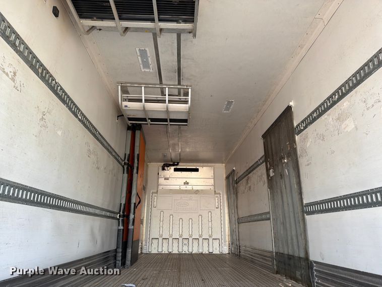 image for item DV8517 2017 CIMC refrigerated van trailer