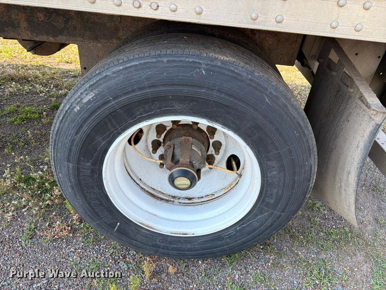 image for item DV8517 2017 CIMC refrigerated van trailer