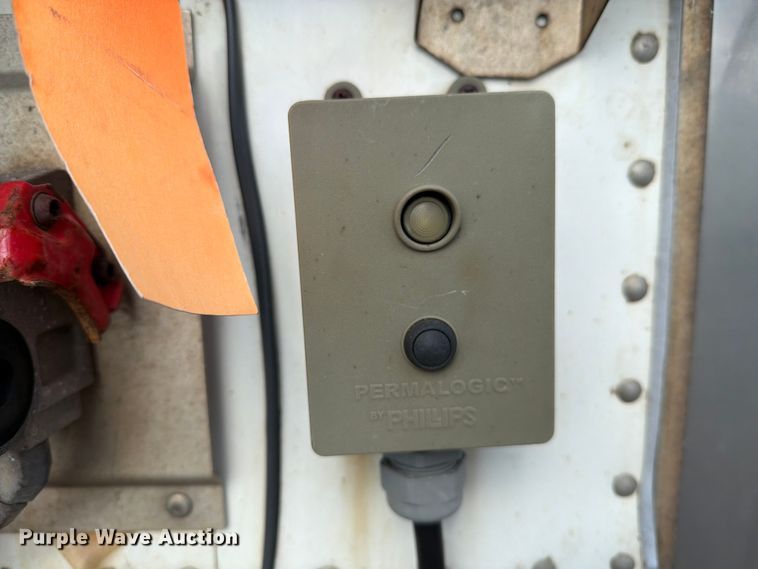 image for item DV8518 2017 CIMC refrigerated van trailer