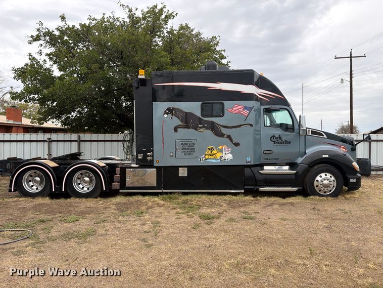 image for item DV8677 2017 Kenworth T680 semi truck