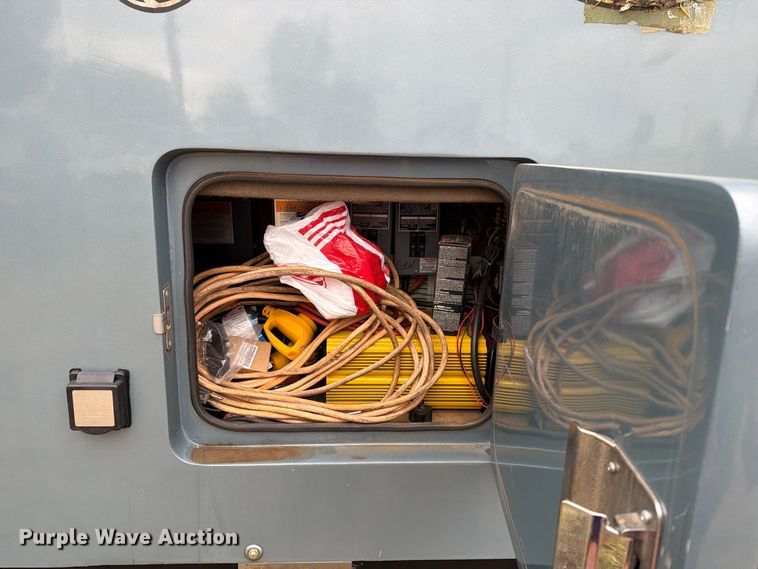 image for item DV8677 2017 Kenworth T680 semi truck