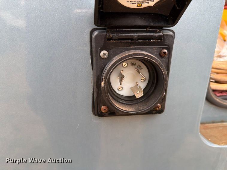 image for item DV8677 2017 Kenworth T680 semi truck