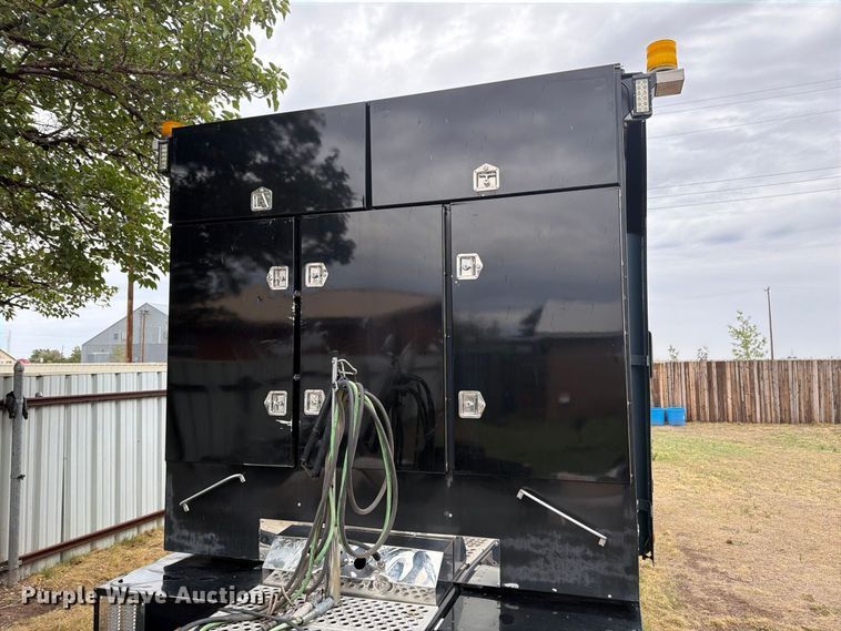 image for item DV8677 2017 Kenworth T680 semi truck