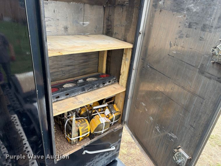 image for item DV8677 2017 Kenworth T680 semi truck