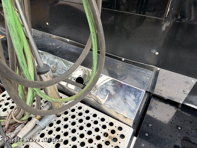 image for item DV8677 2017 Kenworth T680 semi truck