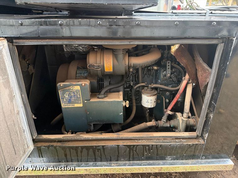 image for item DV8677 2017 Kenworth T680 semi truck