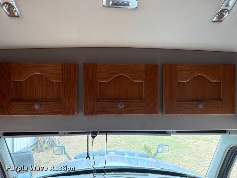 image for item DV8677 2017 Kenworth T680 semi truck