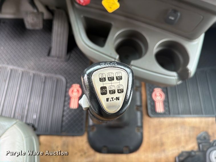 image for item DV8677 2017 Kenworth T680 semi truck