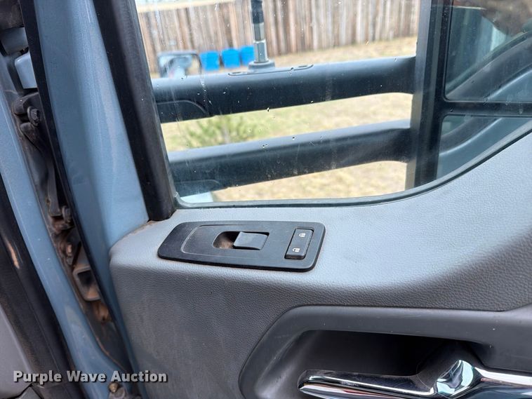 image for item DV8677 2017 Kenworth T680 semi truck