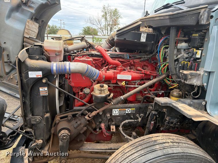 image for item DV8677 2017 Kenworth T680 semi truck