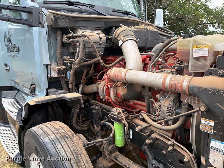 image for item DV8677 2017 Kenworth T680 semi truck