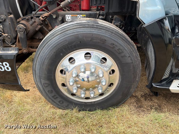 image for item DV8677 2017 Kenworth T680 semi truck