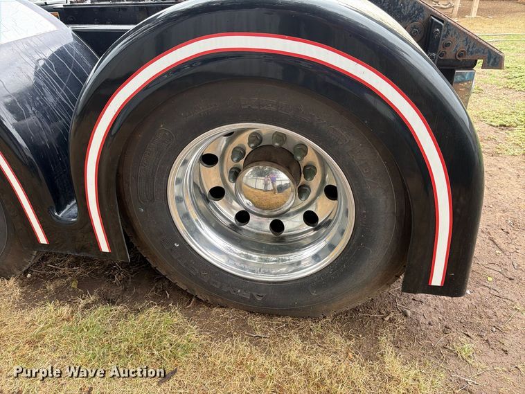 image for item DV8677 2017 Kenworth T680 semi truck