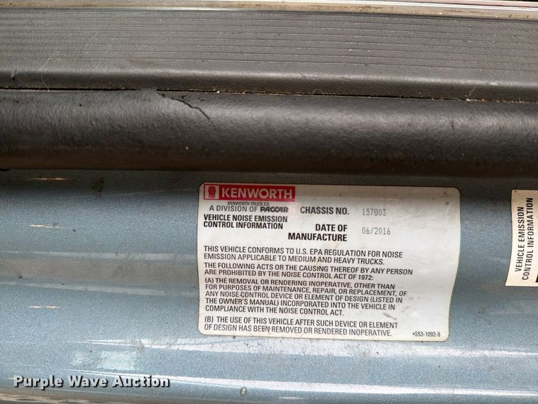image for item DV8677 2017 Kenworth T680 semi truck