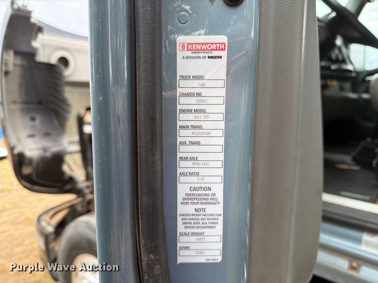 image for item DV8677 2017 Kenworth T680 semi truck