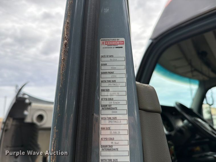 image for item DV8677 2017 Kenworth T680 semi truck