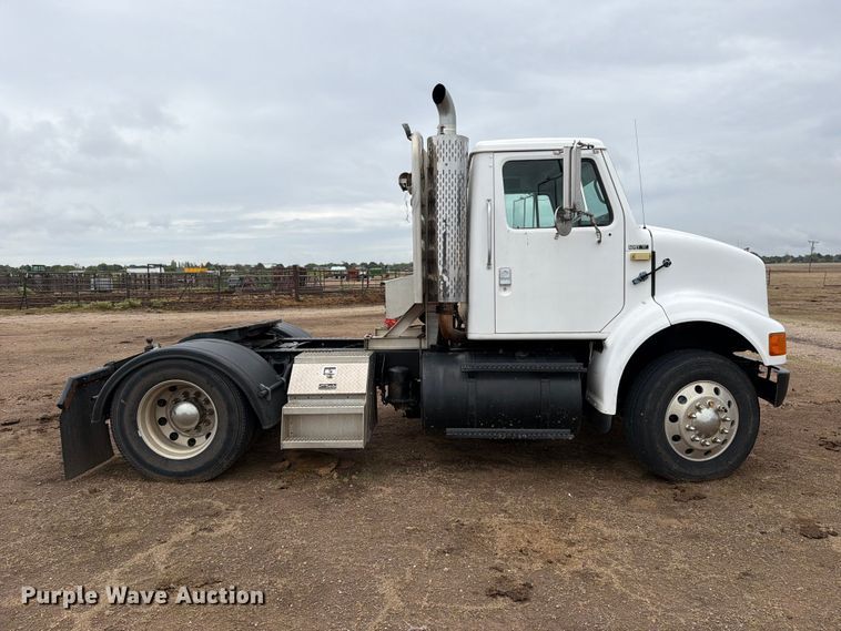 image for item DV8678 1999 International 8100 semi truck