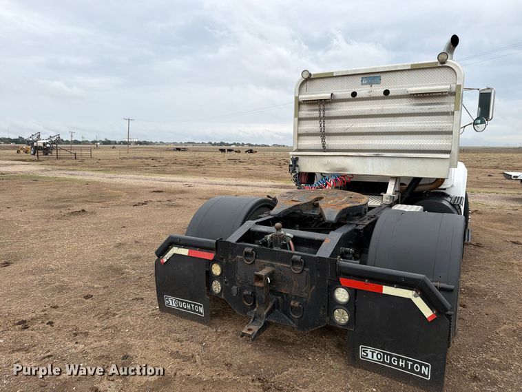 image for item DV8678 1999 International 8100 semi truck