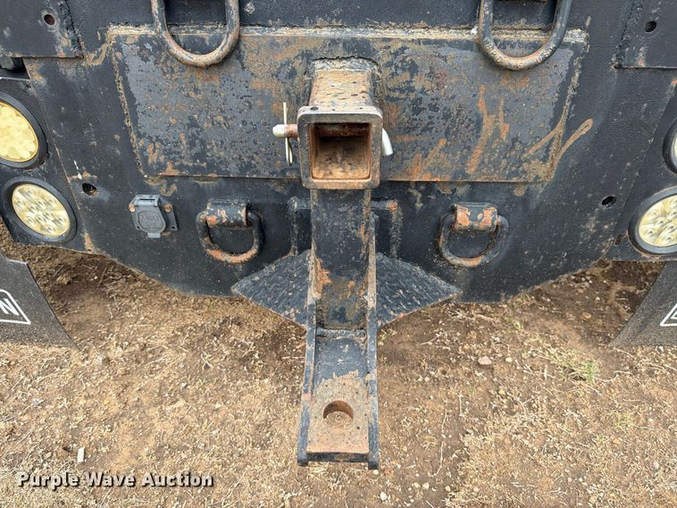image for item DV8678 1999 International 8100 semi truck