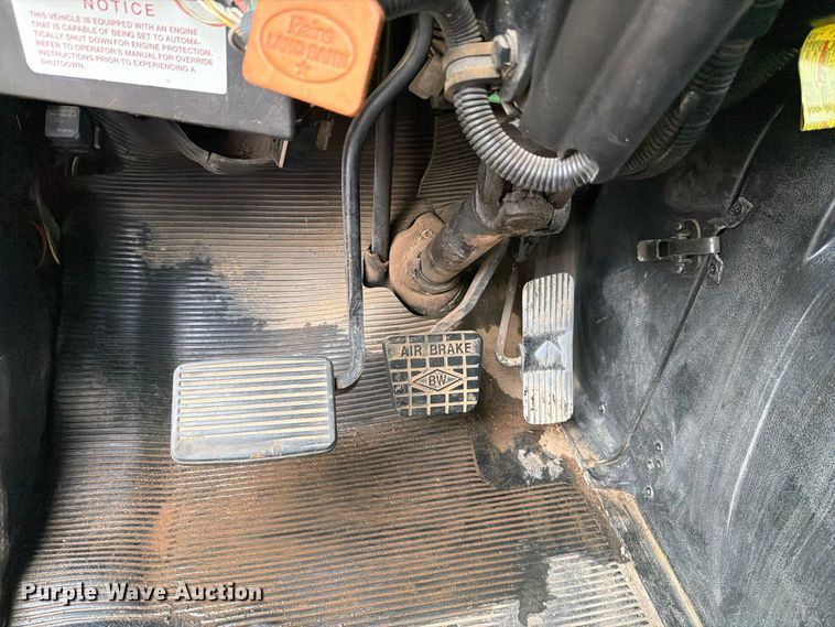 image for item DV8678 1999 International 8100 semi truck