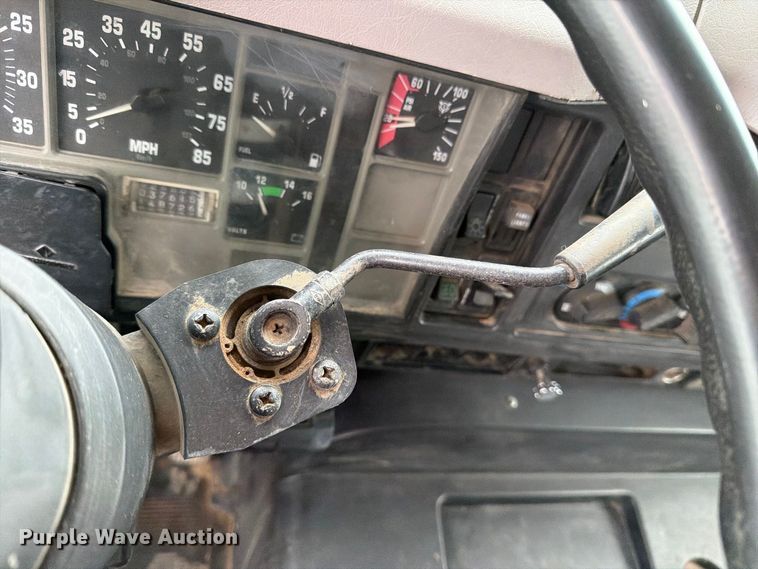 image for item DV8678 1999 International 8100 semi truck