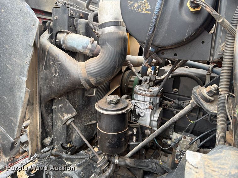 image for item DV8678 1999 International 8100 semi truck