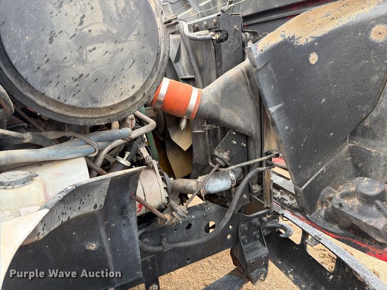 image for item DV8678 1999 International 8100 semi truck