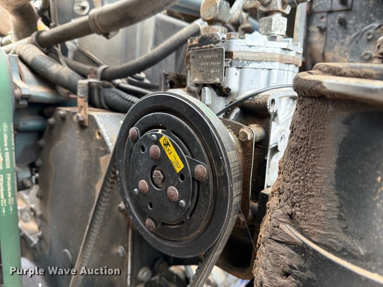 image for item DV8678 1999 International 8100 semi truck