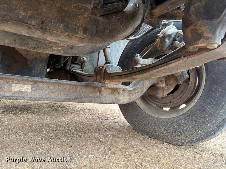 image for item DV8678 1999 International 8100 semi truck
