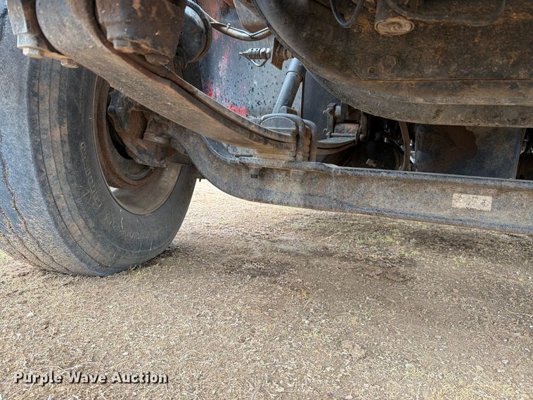 image for item DV8678 1999 International 8100 semi truck