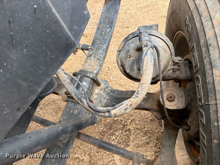 image for item DV8678 1999 International 8100 semi truck