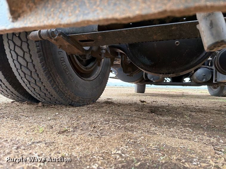 image for item DV8678 1999 International 8100 semi truck