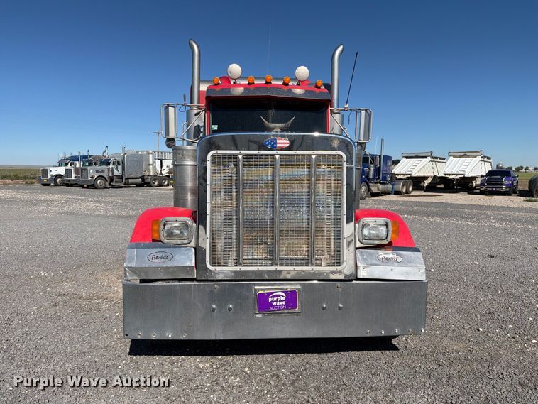 image for item DV8704 2003 Peterbilt 379 semi truck