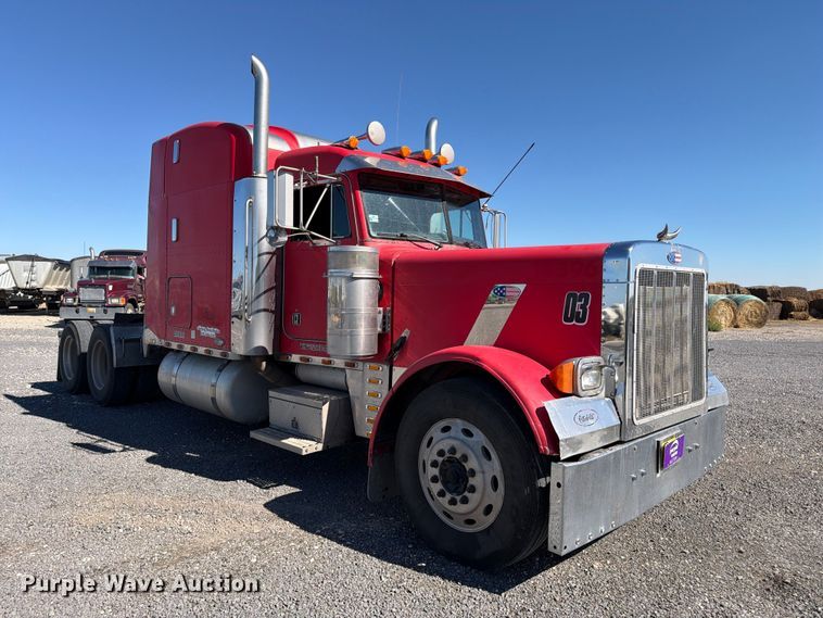 image for item DV8704 2003 Peterbilt 379 semi truck