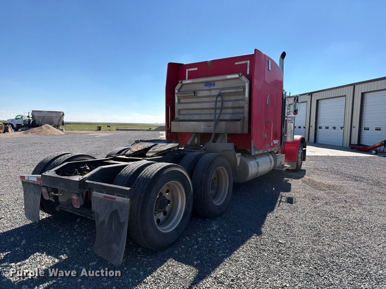 image for item DV8704 2003 Peterbilt 379 semi truck