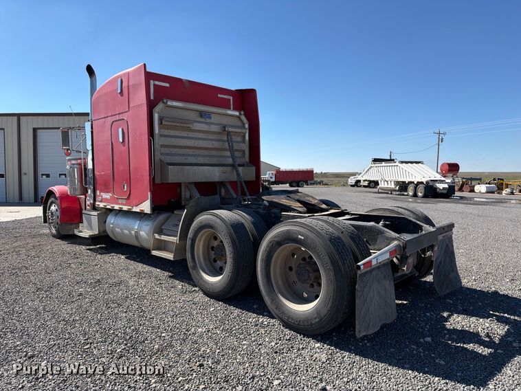 image for item DV8704 2003 Peterbilt 379 semi truck