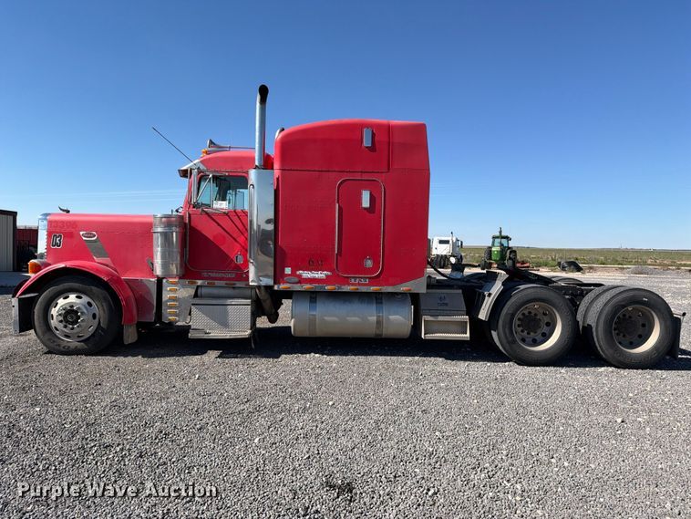 image for item DV8704 2003 Peterbilt 379 semi truck