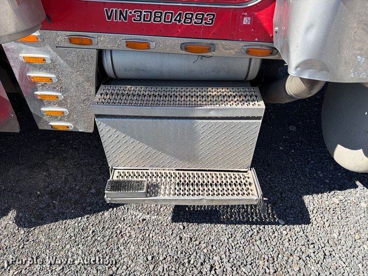 image for item DV8704 2003 Peterbilt 379 semi truck