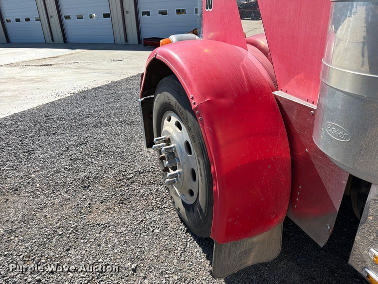 image for item DV8704 2003 Peterbilt 379 semi truck