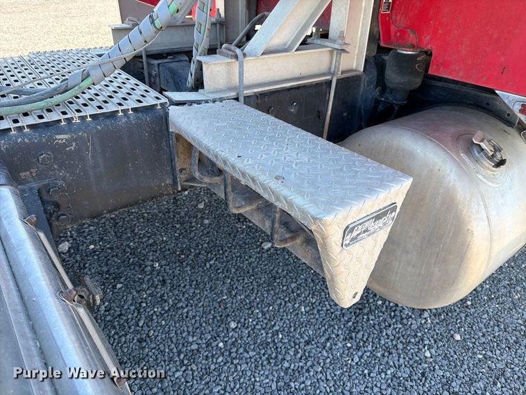 image for item DV8704 2003 Peterbilt 379 semi truck