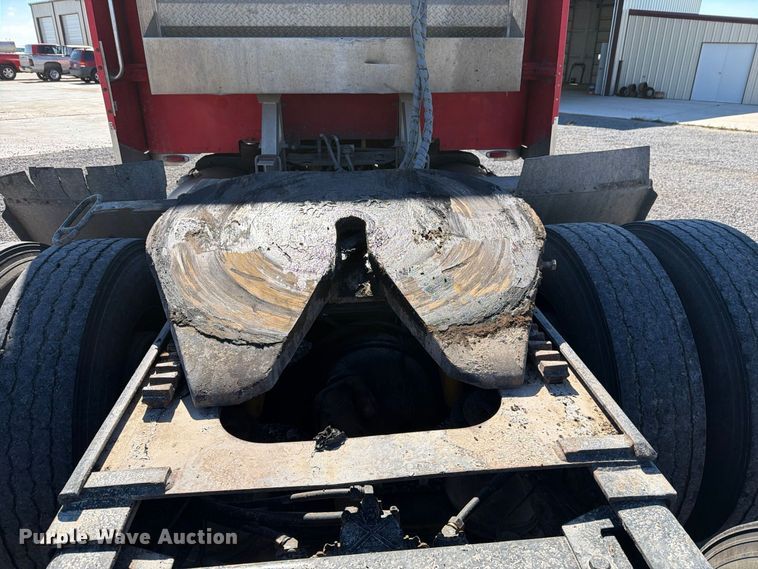 image for item DV8704 2003 Peterbilt 379 semi truck