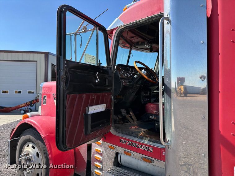 image for item DV8704 2003 Peterbilt 379 semi truck