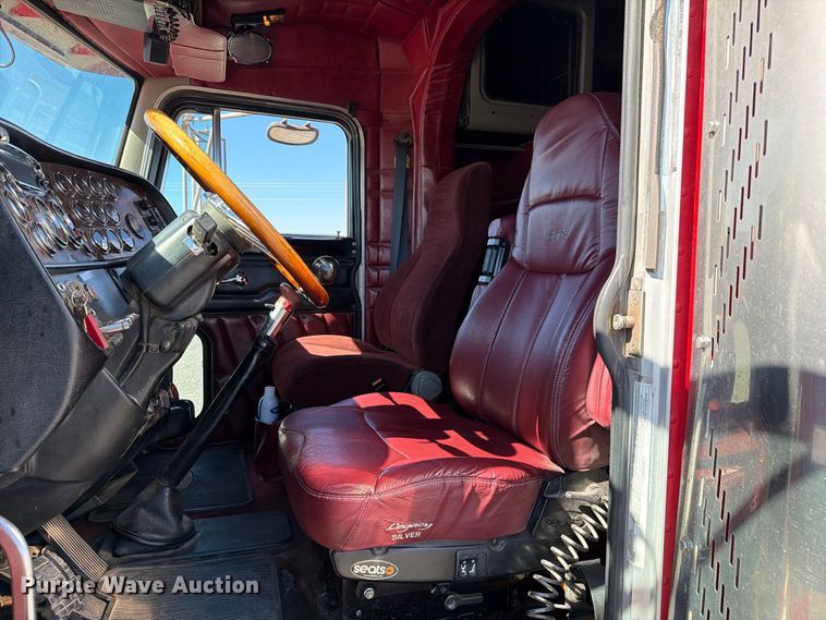 image for item DV8704 2003 Peterbilt 379 semi truck