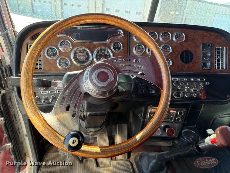 image for item DV8704 2003 Peterbilt 379 semi truck