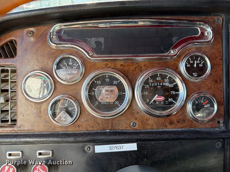 image for item DV8704 2003 Peterbilt 379 semi truck
